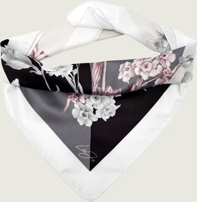 Szalik/chusta Liu Jo ze sklepu: Gomez Fashion Store w kategorii: Szaliki i chusty damskie - zdjęcie 874714-BD9-10338_LC262W000180222