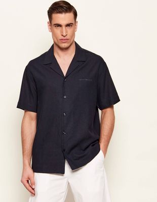 Koszula męska z klasycznym kołnierzykiem Emporio Armani ze sklepu: Gomez Fashion Store w kategorii: Koszule męskie - zdjęcie 874714-BD9-10338_EW262M000008R02