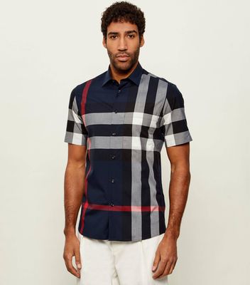 Burberry - Koszula męska z klasycznym kołnierzykiem ze sklepu: Gomez Fashion Store w kategorii: Koszule męskie - zdjęcie 874714-BD9-10338_BE261M000014127