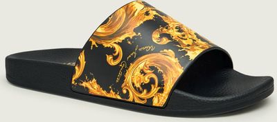 Klapki męskie na lato Versace Jeans Couture ze sklepu: Gomez Fashion Store w kategorii: Klapki męskie - zdjęcie 874714-BD9-10338_VR262M000032A06
