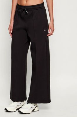 Spodnie damskie w sportowym stylu na lato Lacoste ze sklepu: Gomez Fashion Store w kategorii: Spodnie damskie - zdjęcie 874714-BD9-10338_LA262W000070031