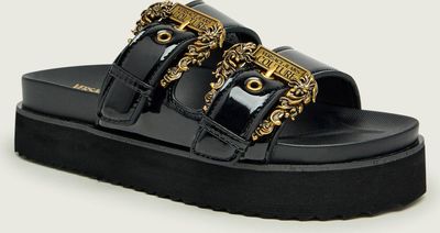 Klapki damskie letnie Versace Jeans Couture ze sklepu: Gomez Fashion Store w kategorii: Klapki damskie - zdjęcie 874714-BD9-10338_VR262W000032899