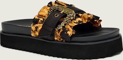 Klapki damskie letnie Versace Jeans Couture ze sklepu: Gomez Fashion Store w kategorii: Klapki damskie - zdjęcie 874714-BD9-10338_VR262W000043A06