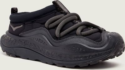 Klapki męskie na lato Hoka ze sklepu: Gomez Fashion Store w kategorii: Klapki męskie - zdjęcie 874714-BD9-10338_HA262U000005001