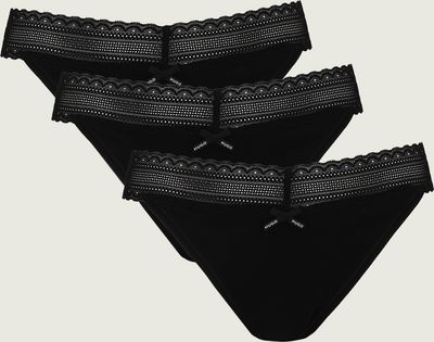Majtki damskie Hugo Bodywear ze sklepu: Gomez Fashion Store w kategorii: Majtki damskie - zdjęcie 874714-BD9-10338_BZ264W000002001