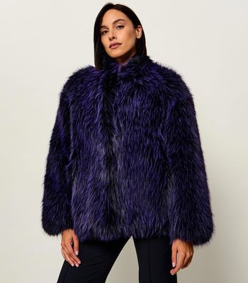 Futro damskie casual Patrizia Pepe ze sklepu: Gomez Fashion Store w kategorii: Futra damskie - zdjęcie 874714-BD9-10338_PK264W000034740