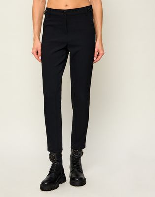 Marc Cain - Spodnie damskie w sportowym stylu ze sklepu: Gomez Fashion Store w kategorii: Spodnie damskie - zdjęcie 874714-BD9-10338_CR265W000015900