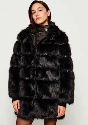 Futro damskie casual Patrizia Pepe ze sklepu: Gomez Fashion Store w kategorii: Futra damskie - zdjęcie 874714-BD9-10338_PK265W000023049