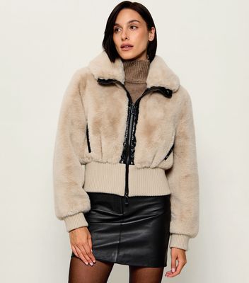 Futro damskie jesienne Pinko ze sklepu: Gomez Fashion Store w kategorii: Futra damskie - zdjęcie 874714-BD9-10338_PI264W000022322