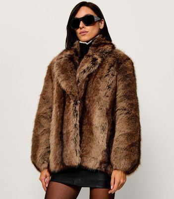 Pinko - Futro damskie jesienne ze sklepu: Gomez Fashion Store w kategorii: Futra damskie - zdjęcie 874714-BD9-10338_PI264W000256F13