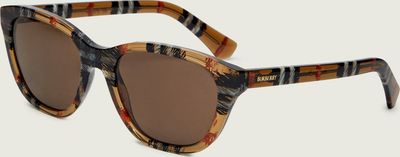 Okulary przeciwsłoneczne damskie Burberry ze sklepu: Gomez Fashion Store w kategorii: Okulary przeciwsłoneczne damskie - zdjęcie 874714-BD9-10338_BE262W000008205