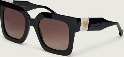 Okulary przeciwsłoneczne damskie Carolina Herrera ze sklepu: Gomez Fashion Store w kategorii: Okulary przeciwsłoneczne damskie - zdjęcie 874714-BD9-10338_HR262W000004019