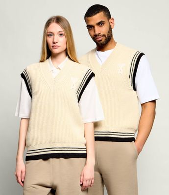 Sweter damski AMI Paris ze sklepu: Gomez Fashion Store w kategorii: Swetry damskie - zdjęcie 874714-BD9-10338_AI262U000030053