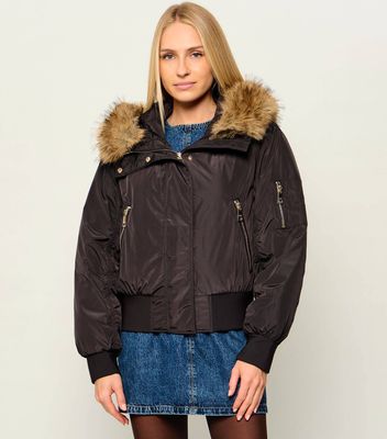 Kurtka damska Liu Jo ze sklepu: Gomez Fashion Store w kategorii: Kurtki damskie - zdjęcie 874714-BD9-10338_LJ264W000002911