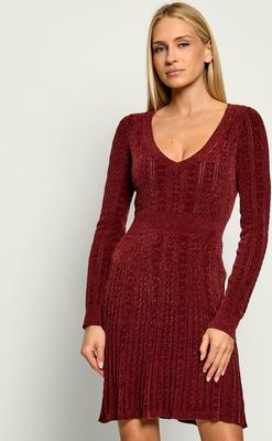 Sukienka dopasowana Guess ze sklepu: Gomez Fashion Store w kategorii: Sukienki - zdjęcie 874714-BD9-10338_GJ265W00003139E