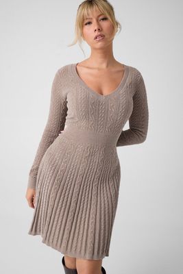 Guess - Sukienka casual ze sklepu: Gomez Fashion Store w kategorii: Sukienki - zdjęcie 874714-BD9-10338_GJ265W00003147E