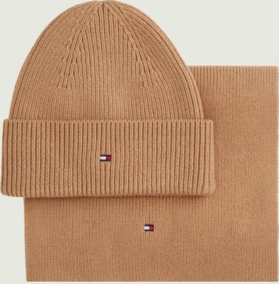 Czapka zimowa damska Tommy Hilfiger ze sklepu: Gomez Fashion Store w kategorii: Czapki zimowe damskie - zdjęcie 874714-BD9-10338_TH265W000227O25