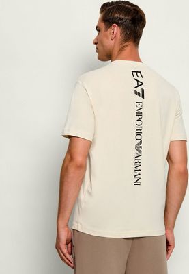 T-shirt męski casual EA7 ze sklepu: Gomez Fashion Store w kategorii: T-shirty męskie - zdjęcie 874714-BD9-10338_E7265M000220D65