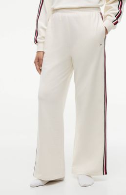 Spodnie damskie wiosenne Tommy Hilfiger ze sklepu: Gomez Fashion Store w kategorii: Spodnie damskie - zdjęcie 874714-BD9-10338_TU265W000010L35