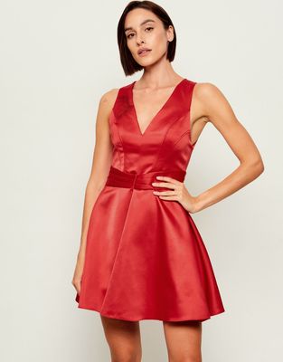 Sukienka elegancka na wiosnę Elisabetta Franchi ze sklepu: Gomez Fashion Store w kategorii: Sukienki - zdjęcie 874714-BD9-10338_EF265W000009183