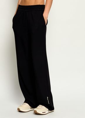 Spodnie damskie sportowe Armani Exchange ze sklepu: Gomez Fashion Store w kategorii: Spodnie damskie - zdjęcie 874714-BD9-10338_AX265W000032H50