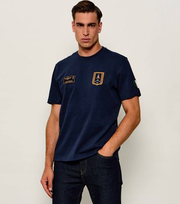 T-shirt męski w stylu młodzieżowym Aeronautica Militare ze sklepu: Gomez Fashion Store w kategorii: T-shirty męskie - zdjęcie 874714-BD9-10338_AM264M000023001