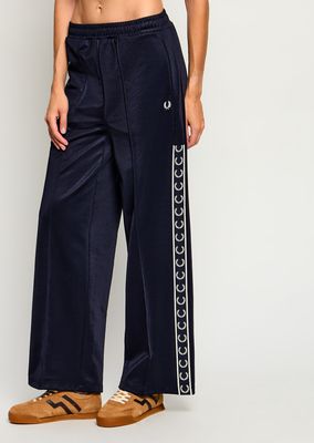 Spodnie damskie sportowe Fred Perry ze sklepu: Gomez Fashion Store w kategorii: Spodnie damskie - zdjęcie 874714-BD9-10338_FR265W000018008