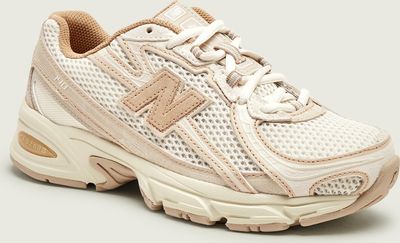 Buty sportowe damskie na wiosnę New Balance ze sklepu: Gomez Fashion Store w kategorii: Buty sportowe damskie - zdjęcie 874714-BD9-10338_NE265U000003007