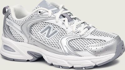 Buty sportowe damskie na wiosnę New Balance ze sklepu: Gomez Fashion Store w kategorii: Buty sportowe damskie - zdjęcie 874714-BD9-10338_NE265U000026060