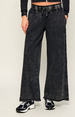 Spodnie damskie jesienne Juicy Couture ze sklepu: Gomez Fashion Store w kategorii: Spodnie damskie - zdjęcie 874714-BD9-10338_JY265W000026001