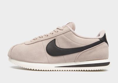 Buty sportowe damskie na wiosnę Nike ze sklepu: JD Sports  w kategorii: Buty sportowe damskie - zdjęcie 9C9C4A-9AA-13709_IB1857-201
