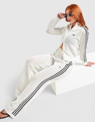 Spodnie damskie adidas ze sklepu: JD Sports  w kategorii: Spodnie damskie - zdjęcie 9C9C4A-9AA-13709_KC6493