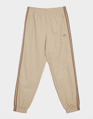 Spodnie męskie w sportowym stylu adidas ze sklepu: JD Sports  w kategorii: Spodnie męskie - zdjęcie 9C9C4A-9AA-13709_KS7503