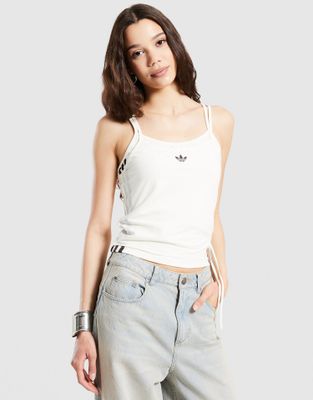 Bluzka damska sportowa adidas ze sklepu: JD Sports  w kategorii: Bluzki damskie - zdjęcie 9C9C4A-9AA-13709_KW4525