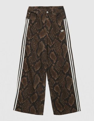 Jeansy damskie w stylu boho adidas ze sklepu: JD Sports  w kategorii: Jeansy damskie - zdjęcie 9C9C4A-9AA-13709_KY0631