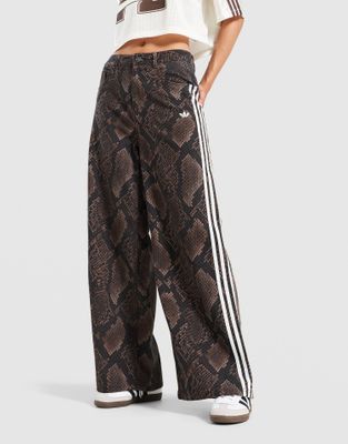 Jeansy damskie w stylu boho adidas ze sklepu: JD Sports  w kategorii: Jeansy damskie - zdjęcie 9C9C4A-9AA-13709_KY0631