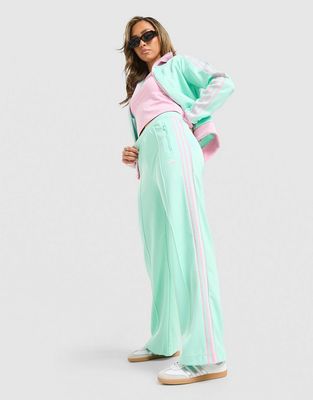 Spodnie damskie na wiosnę adidas ze sklepu: JD Sports  w kategorii: Spodnie damskie - zdjęcie 9C9C4A-9AA-13709_KY7230