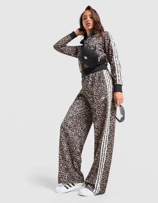 Spodnie damskie na wiosnę adidas ze sklepu: JD Sports  w kategorii: Spodnie damskie