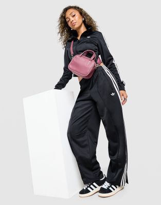 Spodnie damskie na wiosnę adidas ze sklepu: JD Sports  w kategorii: Spodnie damskie - zdjęcie 9C9C4A-9AA-13709_LF1058