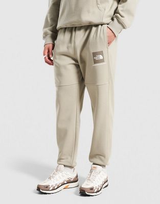 Spodnie męskie sportowe The North Face ze sklepu: JD Sports  w kategorii: Spodnie męskie - zdjęcie 9C9C4A-9AA-13709_NF0A8CAX8ZO1