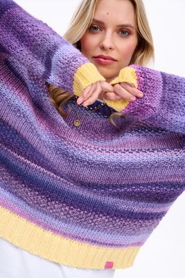 Sweter damski casual NAOKO-STORE.pl ze sklepu: NAOKO w kategorii: Swetry damskie - zdjęcie A8F38C0-26C-6400_15518994760053