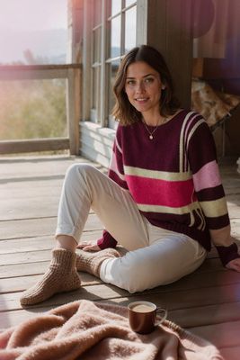 Sweter damski casual NAOKO-STORE.pl ze sklepu: NAOKO w kategorii: Swetry damskie - zdjęcie A8F38C0-26C-6400_15553338409333