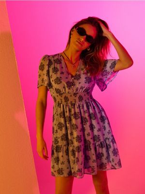 Sukienka casual Sinsay ze sklepu: Sinsay w kategorii: Sukienki - zdjęcie CC22A15-4CA-6968_040JM