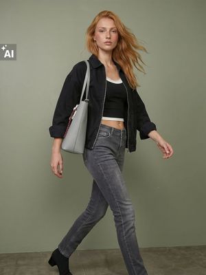 Jeansy damskie casualowe Sinsay ze sklepu: Sinsay w kategorii: Jeansy damskie - zdjęcie CC22A15-4CA-6968_054JS