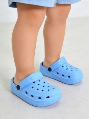 Klapki dziecięce na lato Sinsay ze sklepu: Sinsay w kategorii: Klapki dziecięce - zdjęcie CC22A15-4CA-6968_070JK
