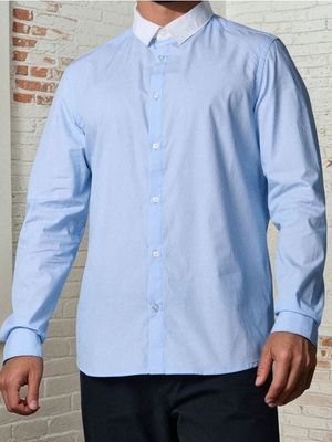 Koszula męska z kołnierzykiem button down na wiosnę Sinsay ze sklepu: Sinsay w kategorii: Koszule męskie - zdjęcie CC22A15-4CA-6968_094EV