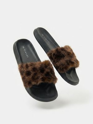 Klapki damskie jesienne Sinsay ze sklepu: Sinsay w kategorii: Klapki damskie - zdjęcie CC22A15-4CA-6968_134JT