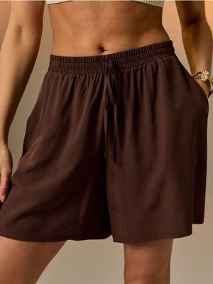 Szorty casual Sinsay ze sklepu: Sinsay w kategorii: Szorty - zdjęcie CC22A15-4CA-6968_155HC