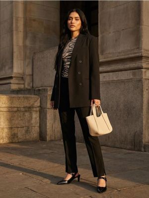 Spodnie damskie casual Sinsay ze sklepu: Sinsay w kategorii: Spodnie damskie - zdjęcie CC22A15-4CA-6968_246DO