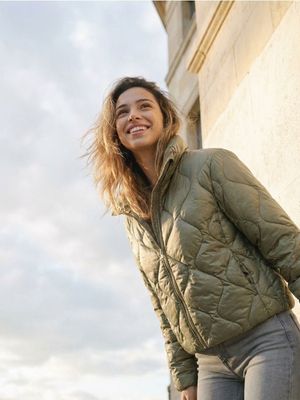 Kurtka damska casual Sinsay ze sklepu: Sinsay w kategorii: Kurtki damskie - zdjęcie CC22A15-4CA-6968_359HC